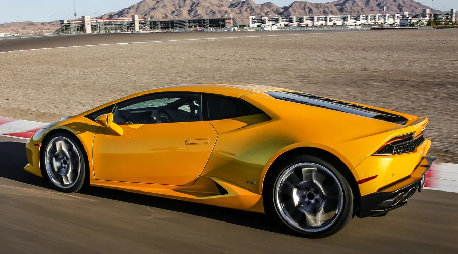 Lamborghini Huracan lp610 on track at Exotics Racing