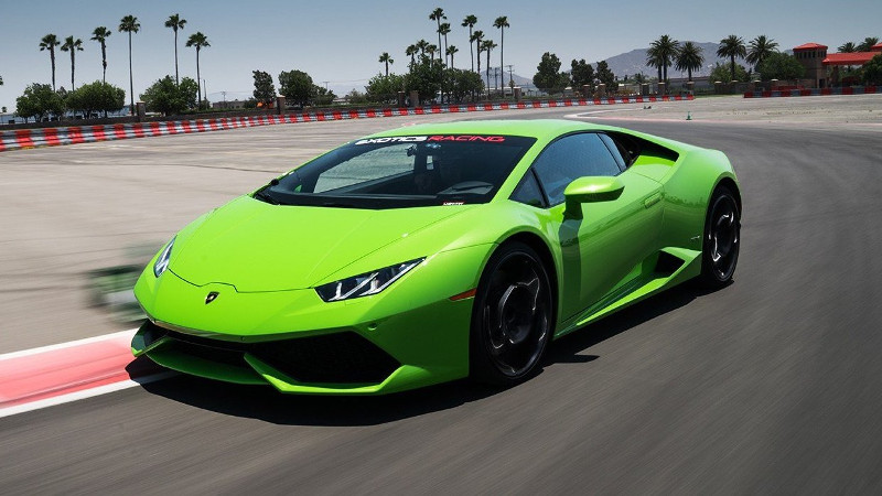 Lamborghini Huracan driving simulator offers online test drives