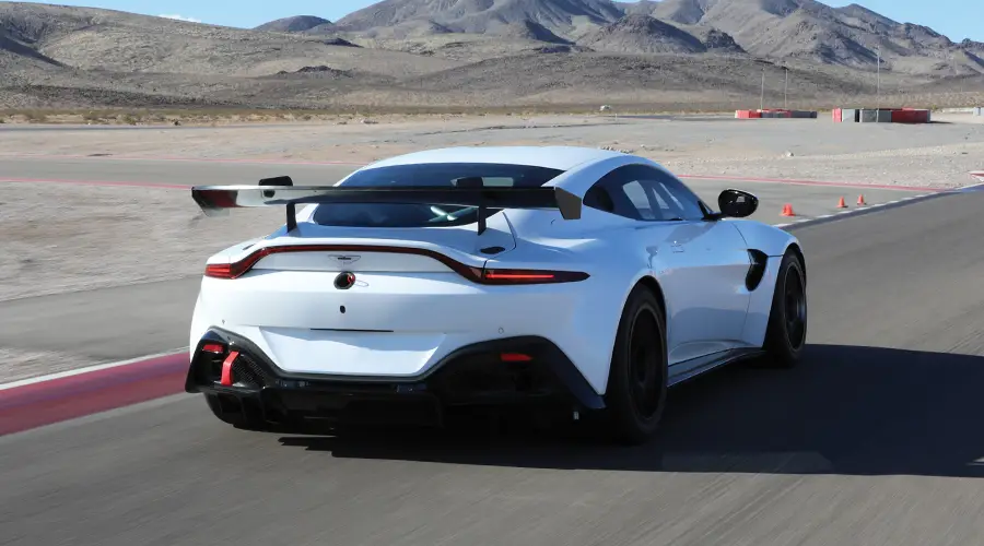 Aston Martin Vantage GT4