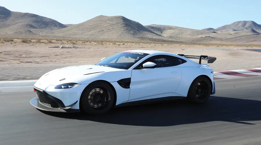 Aston Martin Vantage GT4
