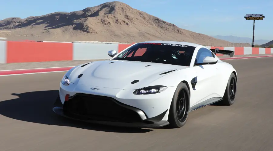 Aston Martin Vantage GT4