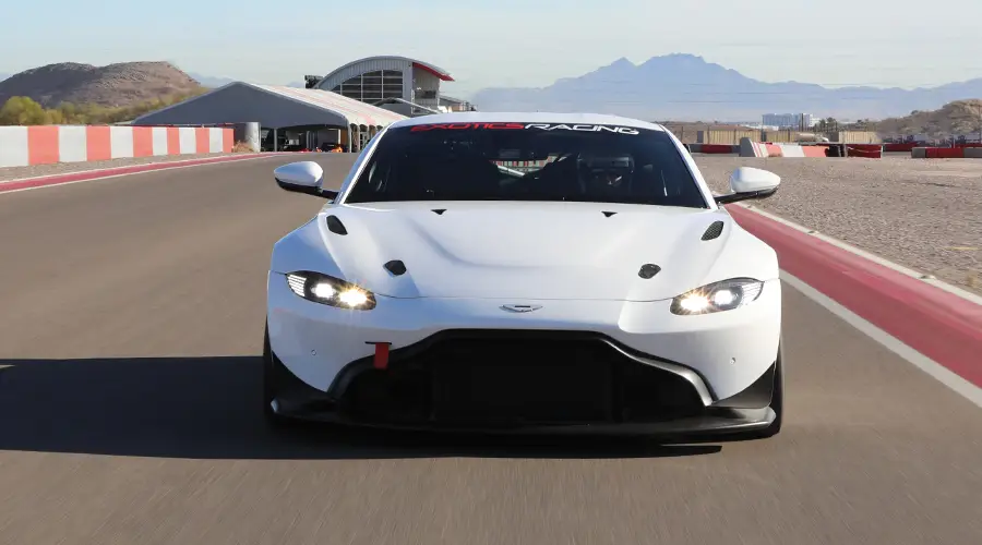 Aston Martin Vantage GT4